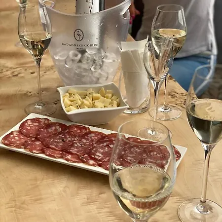 Дом отдыха Loghouse Brunka - Escape From Life On A Highway