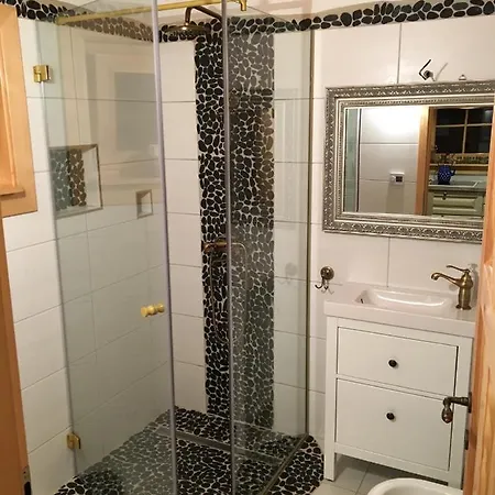 Loghouse Brunka - Escape From Life On A Highway Gornja Radgona