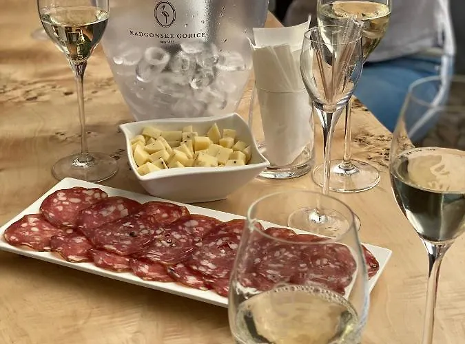 Vikendica Loghouse Brunka - Escape From Life On A Highway