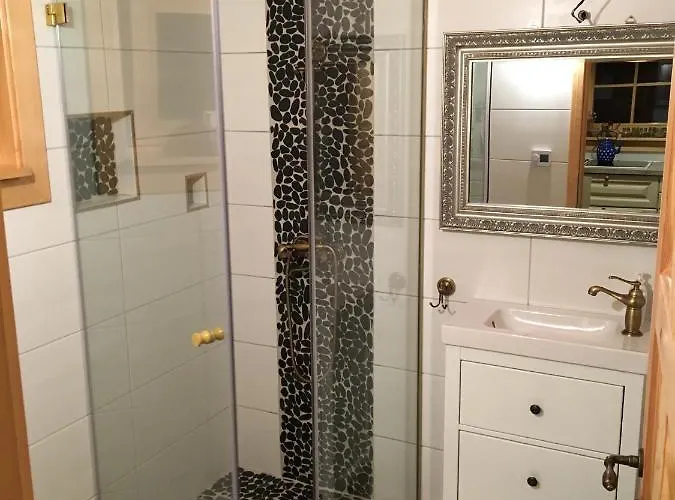 Loghouse Brunka - Escape From Life On A Highway Gornja Radgona