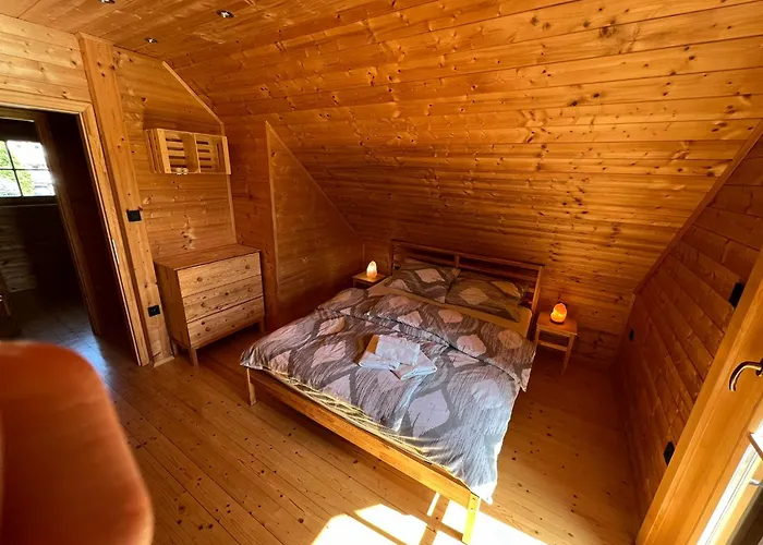 Loghouse Brunka - Escape From Life On A Highway Vikendica *