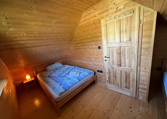 Loghouse Brunka - Escape From Life On A Highway Vikendica