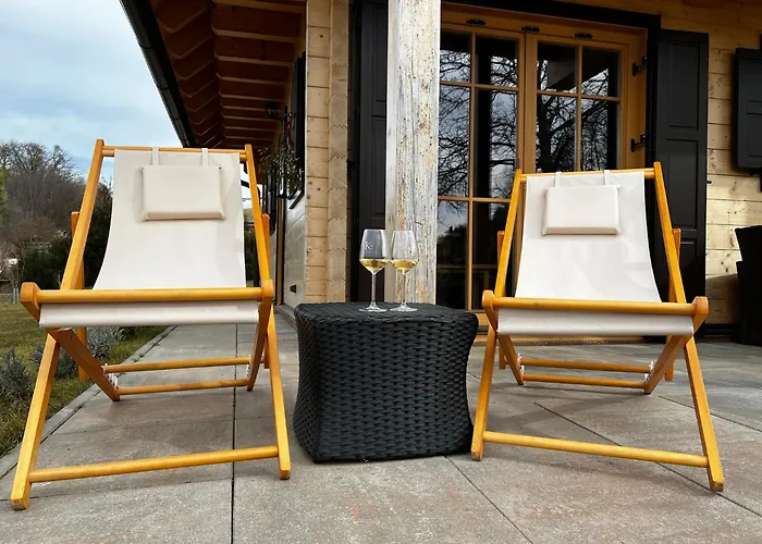 Feriehus Loghouse Brunka - Escape From Life On A Highway *